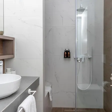 Disegno Residences アパート *
